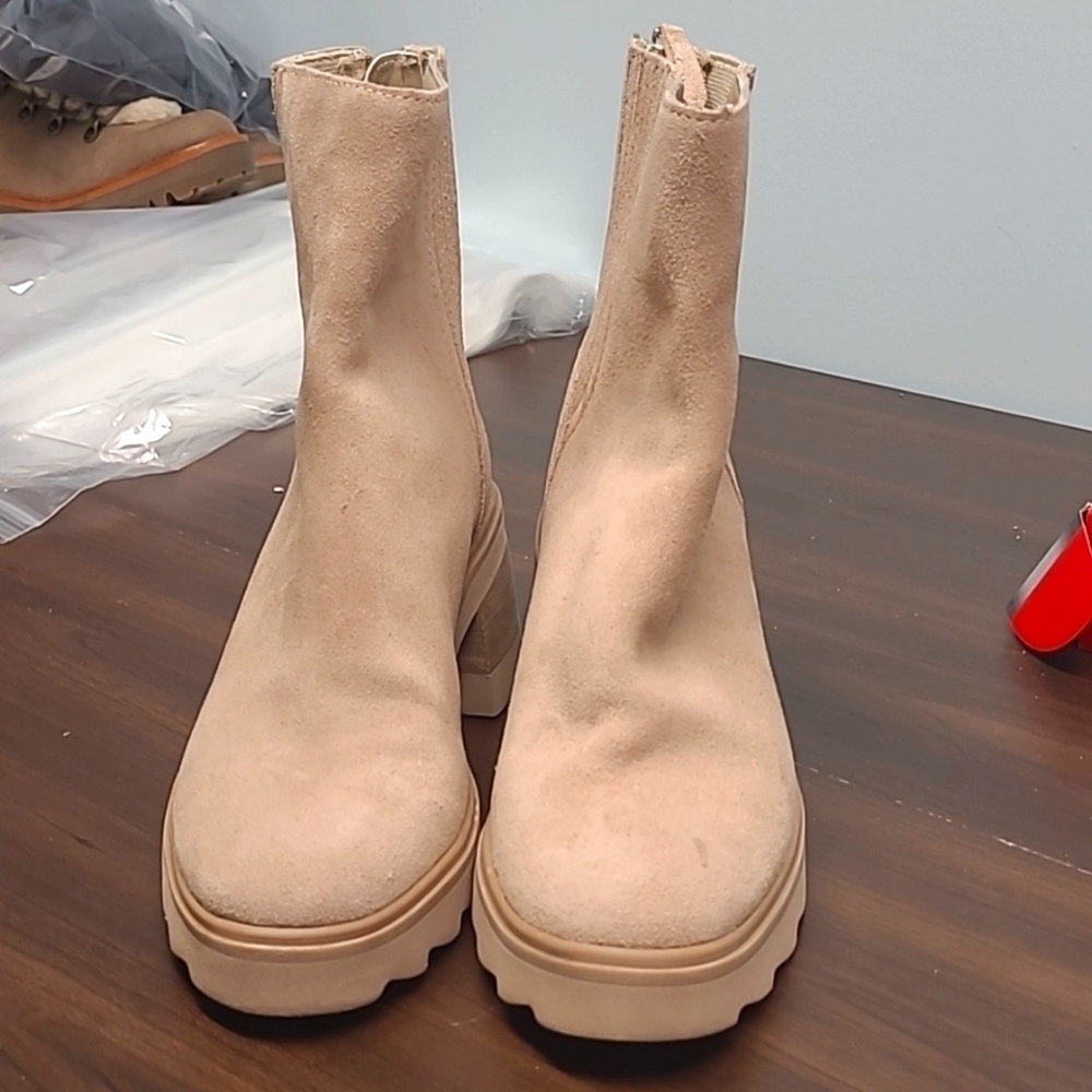 Dolce Vita Size 6.5 Taupe Suede Martey Waterproof Chelsea Boots